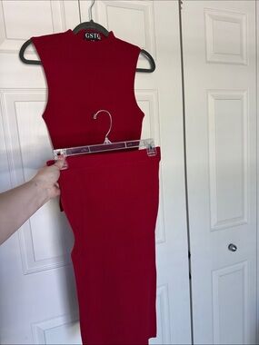 GSTQ Red Ribbed Sleeveless Midi Dress Set